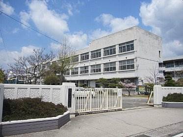 Primary school. Otojima up to elementary school (elementary school) 427m