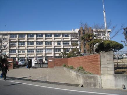 Junior high school. Kurashikidaiichi to (junior high school) 384m