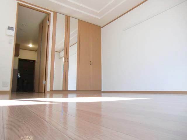 Other room space.  ☆ Facing south in the bright Western-style