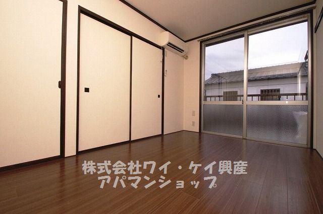Living and room. Apamanshop Kurashiki Station Kitamise