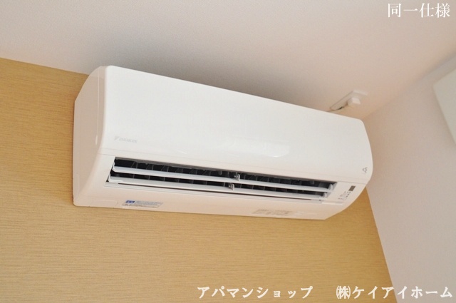 Other Equipment.  ☆ The same specification ☆ Air conditioning is with 2 groups