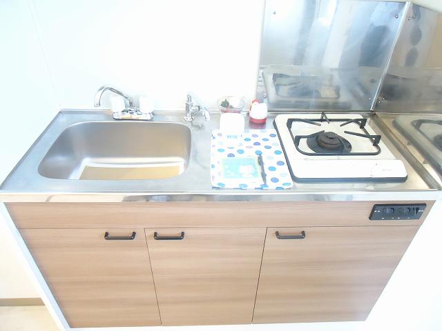 Kitchen.  ※ The image is that of another room.