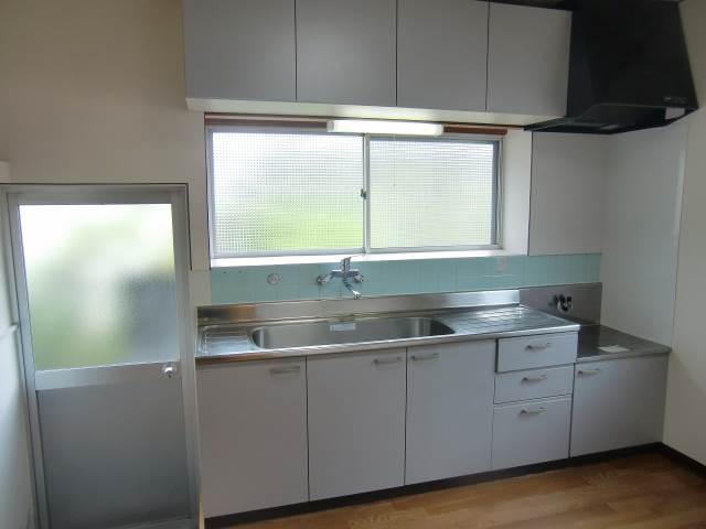 Kitchen. Spacious kitchen ☆