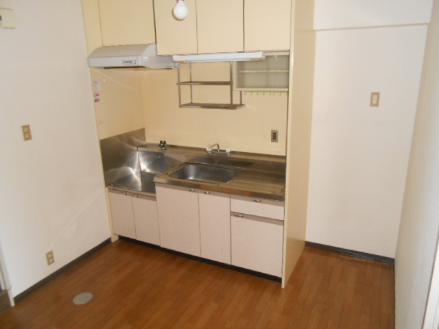 Kitchen. Kitchen! Gas stove can be installed!