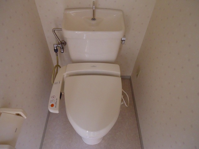 Toilet.  ※ The image is a thing of the same thing another room that was previously taken.