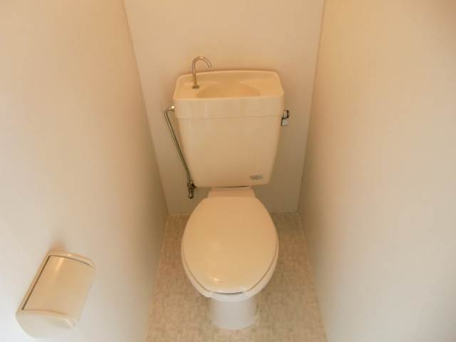 Toilet. It is separate ☆