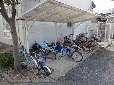 Other common areas. Wide bicycle parking lot!