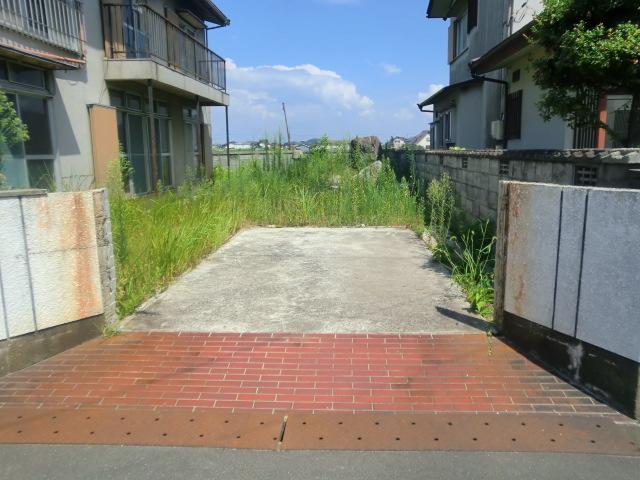 Parking lot