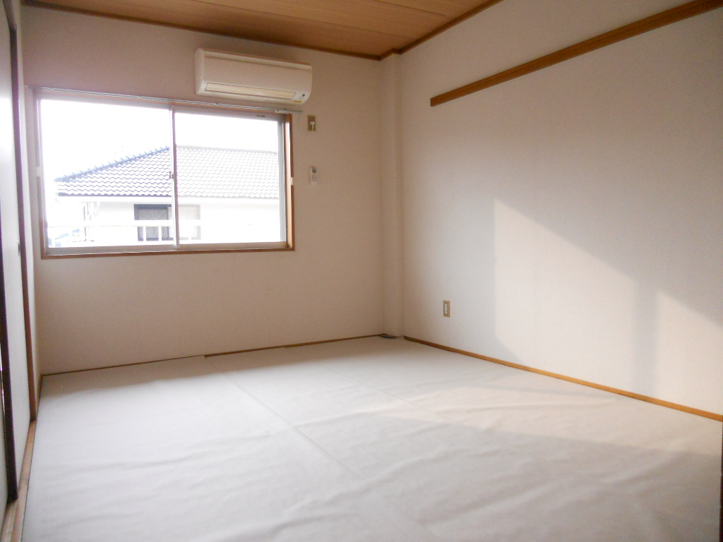 Other room space. Japanese-style room 6 quires We covered with a sheet in order to prevent sunburn.