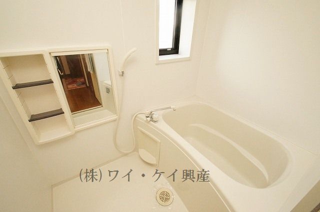 Bath. It comes with a window in the bathroom ☆