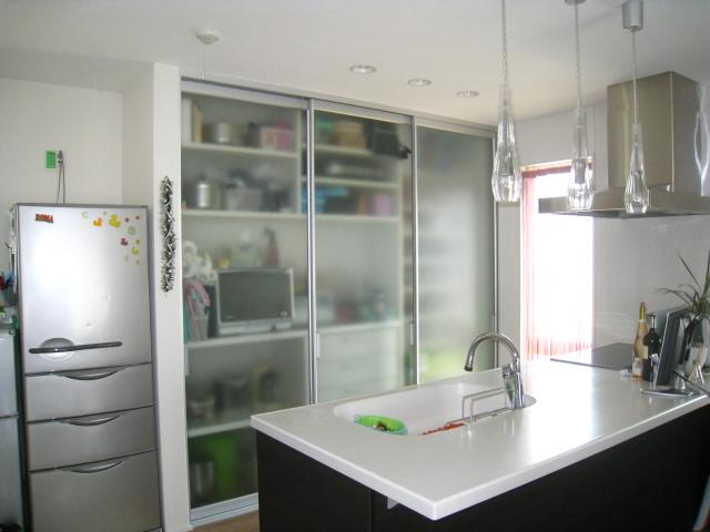 Kitchen. Indoor (10 May 2012) shooting