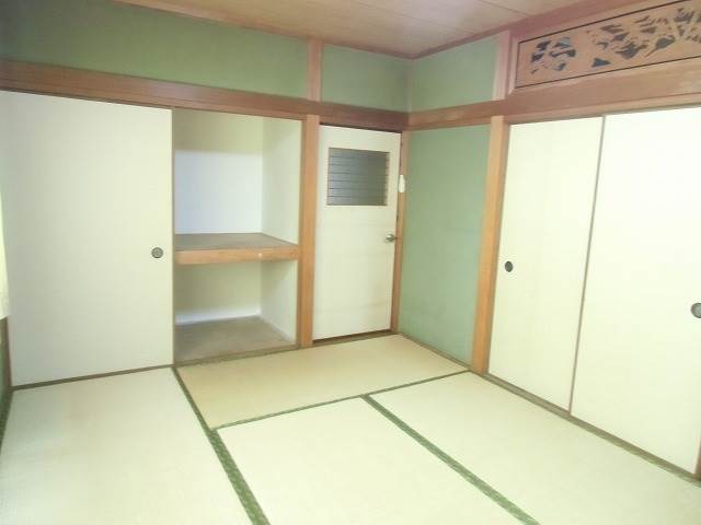 Living and room. Japanese-style room (first floor)