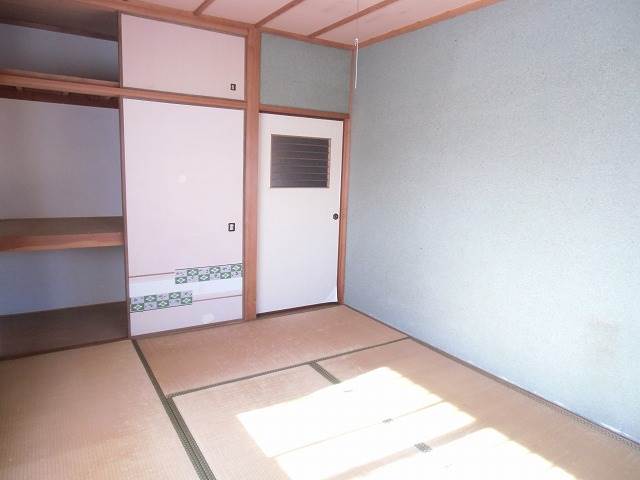 Living and room. Japanese-style room (second floor)