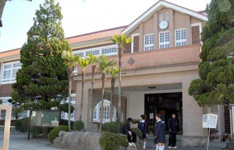 Junior high school. Nishi Junior 880m High to School (Junior High School)