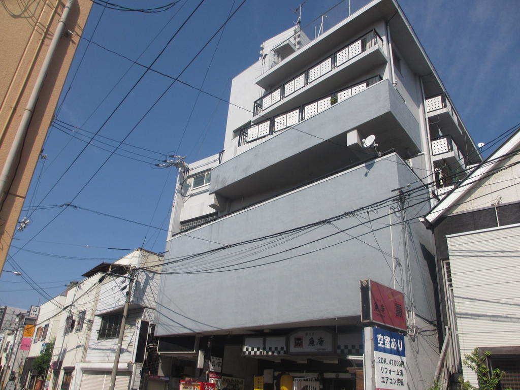 Building appearance. (* ⌒O⌒ *) JR Kurashiki Station within walking distance