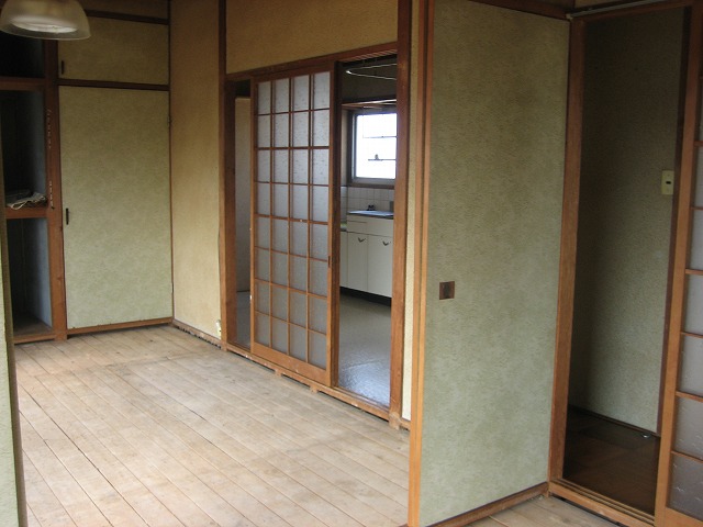 Living and room. Japanese-style room 2 rooms Tsuzukiai, Closet Yes