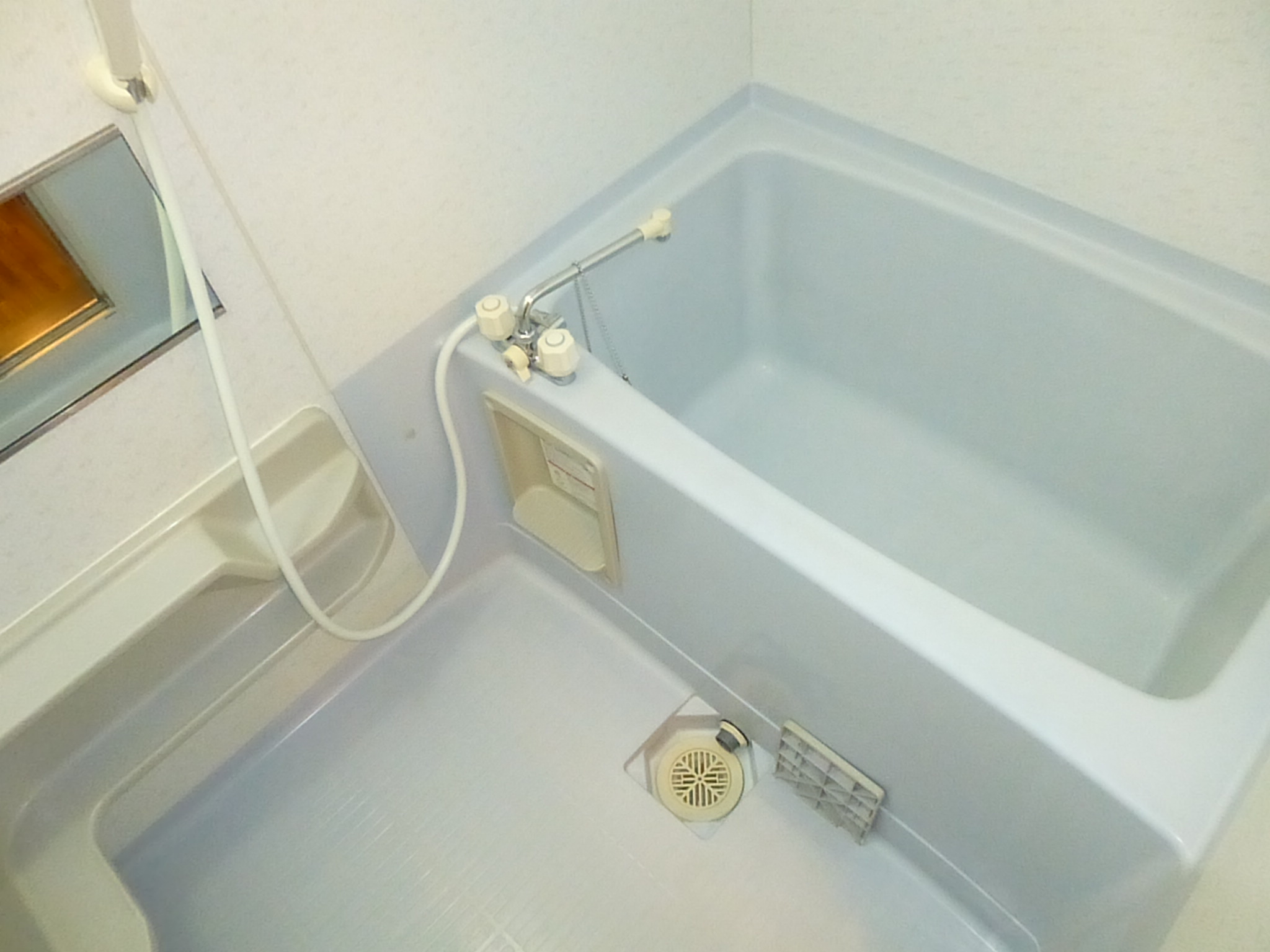 Bath. It is the bathroom with a mirror and a window (^^ Isuzu