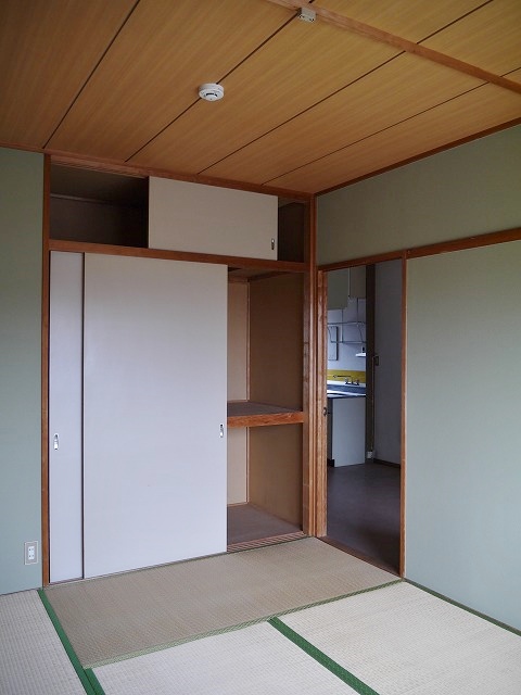 Other room space. Japanese-style room (1)