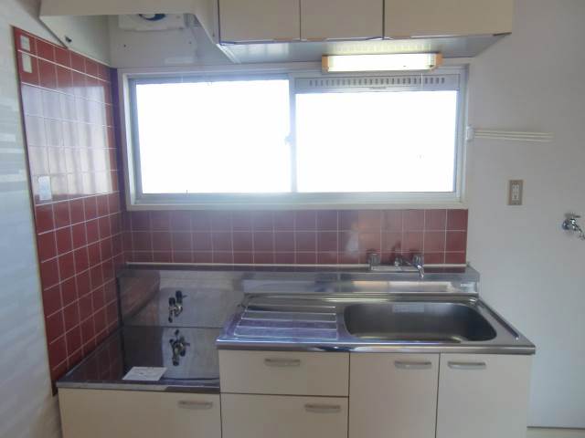 Kitchen. Bright there is also a window kitchen ☆