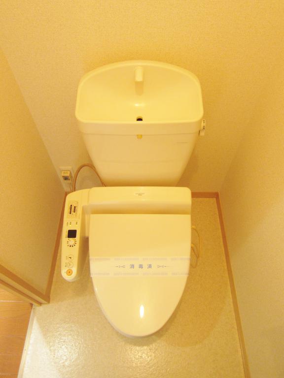 Toilet. (O⌒∇⌒o) (o⌒∇⌒o) (o⌒∇⌒o) (o⌒∇⌒o)