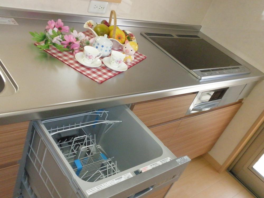 Kitchen. Dish washing dryer with kitchen