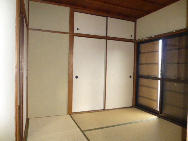 Other room space. Is a Japanese-style room (^^)