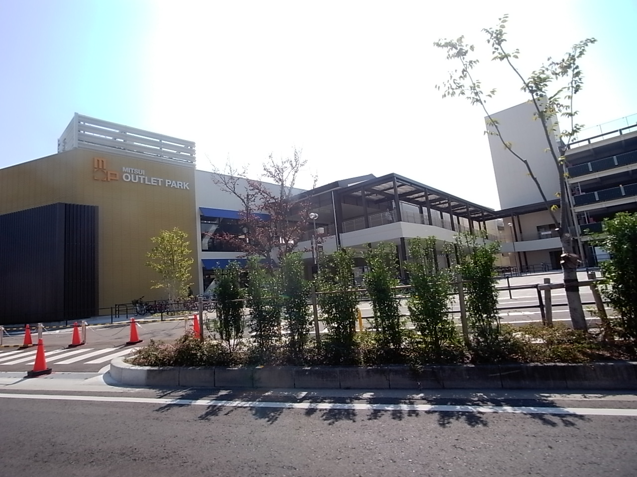 Shopping centre. 702m to Mitsui Outlet Park Kurashiki (shopping center)