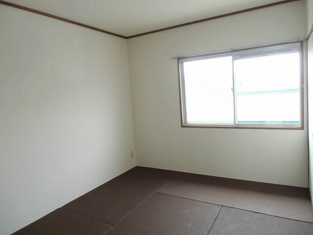 Living and room. Japanese-style room (northwest)