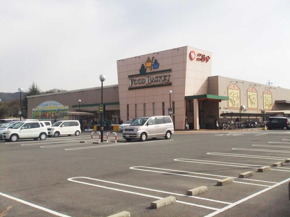 Supermarket. Nishina food basket Kojimayanaida shop
