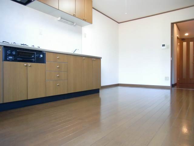 Living and room. Large dining kitchen ☆