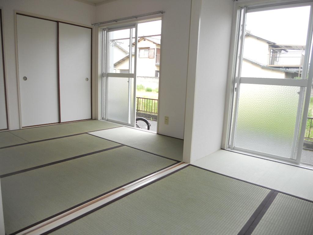 Other room space. North is a Japanese-style room 6 tatami.