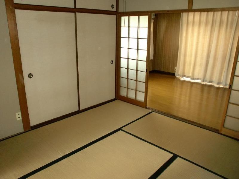 Living and room. Japanese-style room 2 Western-style is 1 room