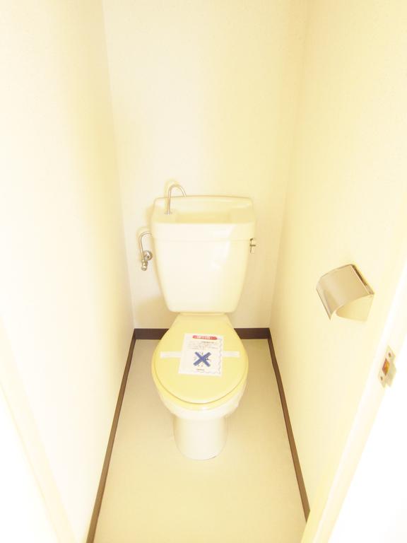 Toilet. \ (^ 0 ^) \ (^ 0 ^) \ (^ 0 ^) \ (^ 0 ^) \ (^ 0 ^)