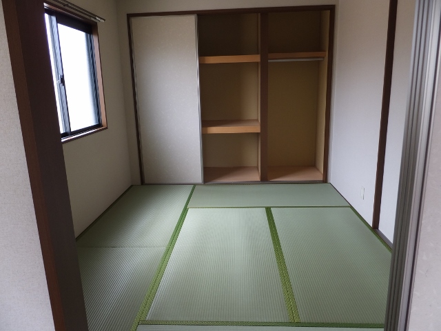 Other room space. Japanese-style room Housing 1 between a half!