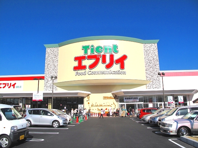 Supermarket. 1057m to business super Horinan store (Super)