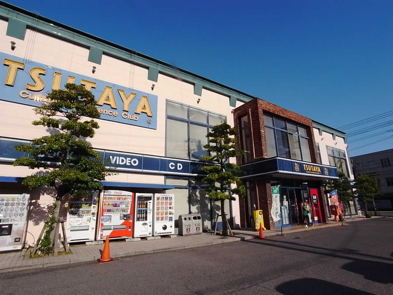 Rental video. TSUTAYA Kojima shop 2373m up (video rental)