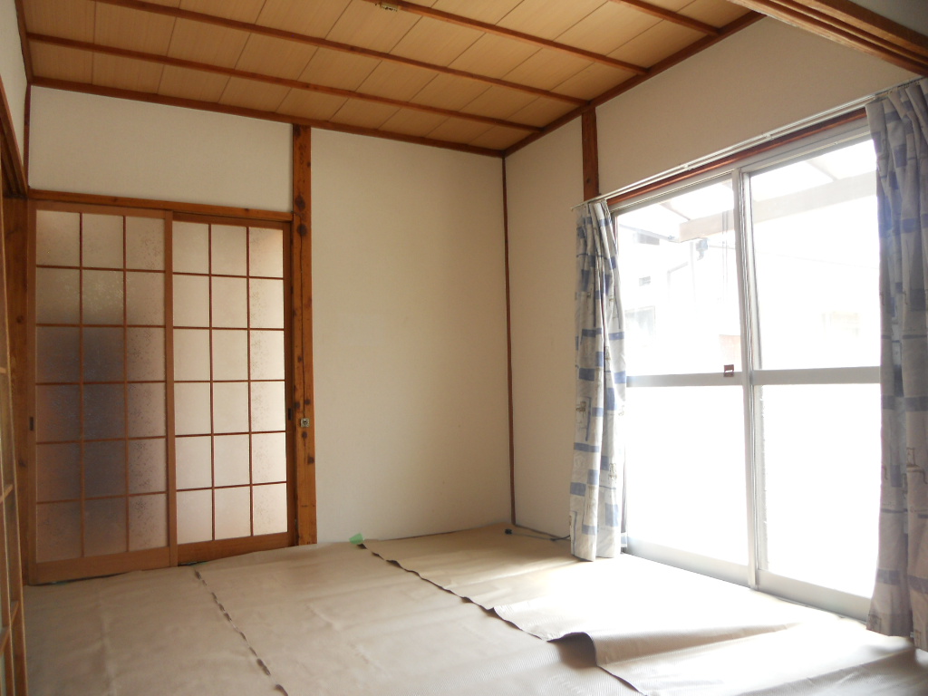 Other room space. South Japanese-style room 4.5 Pledge