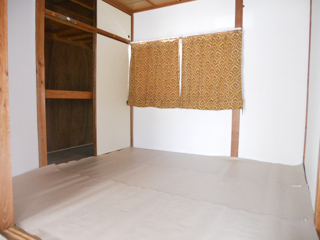 Other room space. North face Japanese-style room 4.5 Pledge