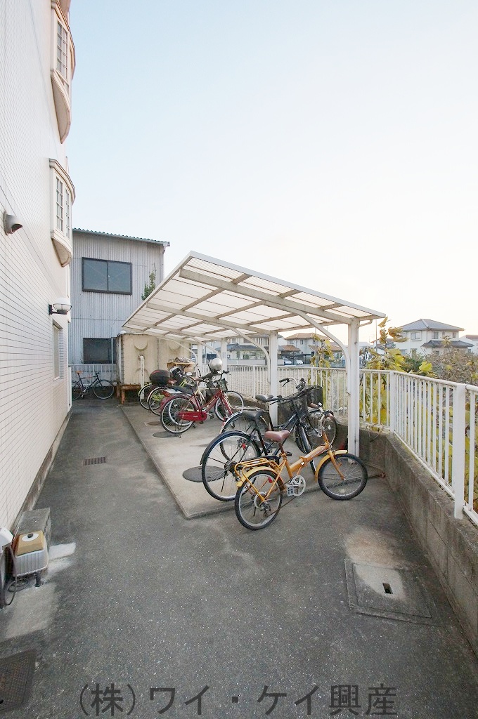 Parking lot. Also put bike (^ ○ ^)