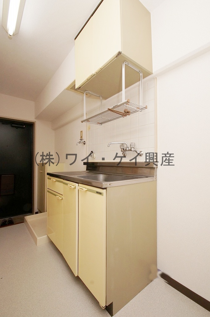 Kitchen. Gas stove installation Allowed ◎