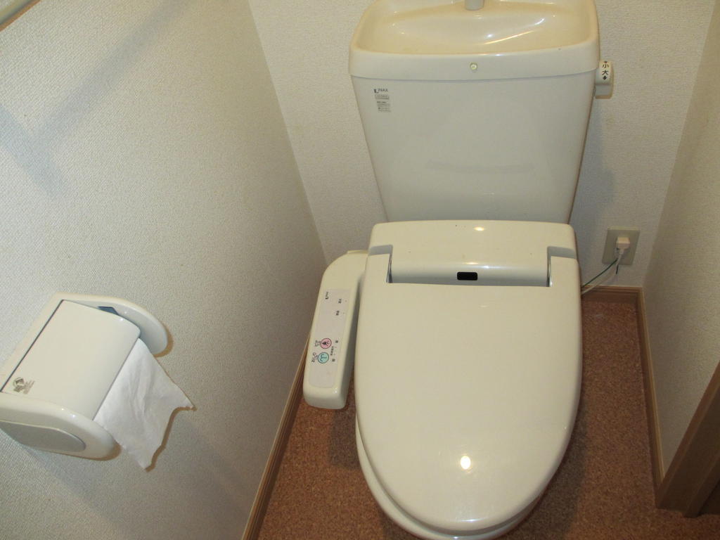 Toilet. (* ^ ▽ ^ *) (* ^ ▽ ^ *) (* ^ ▽ ^ *)