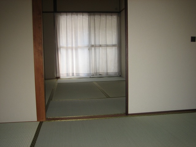 Living and room. North Japanese-style room from the south Japanese-style room