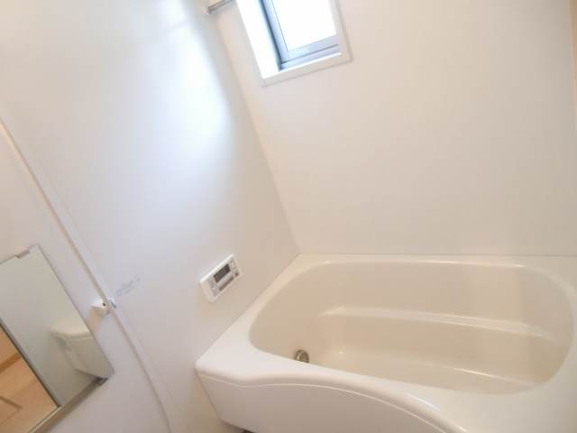 Bath. Reheating bright with a window ・ Bathroom Dryer with bathroom ☆
