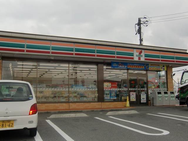 Convenience store. 472m to Seven-Eleven (convenience store)