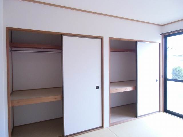 Living and room. Japanese-style room ・ Plenty of storage