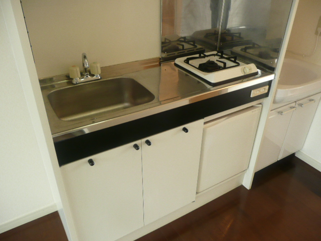 Kitchen. Mini fridge ・ With gas stove ☆