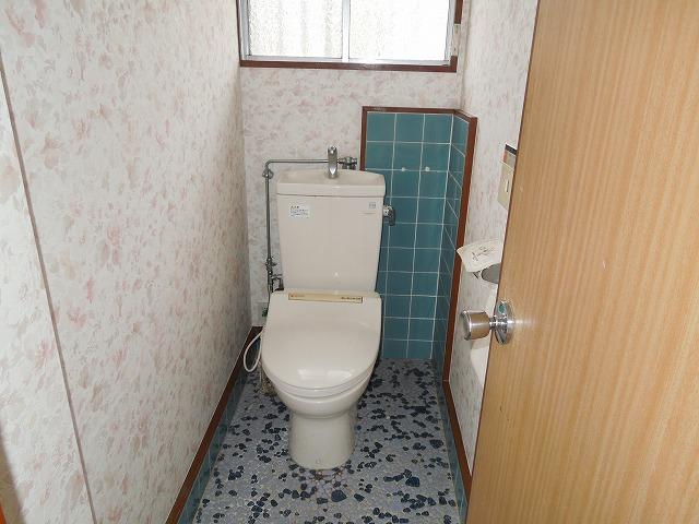 Toilet. With warm water washing toilet seat