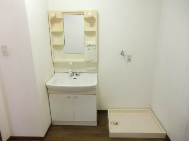 Washroom. Wide washroom of space ☆ 