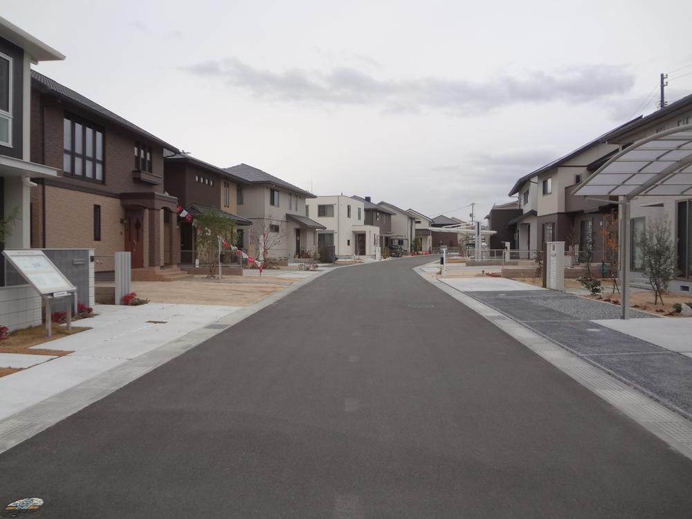 Local photos, including front road. Front road is the north side road of 6m.