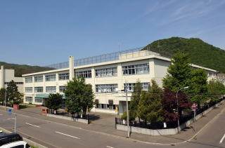 Primary school. Midorigaoka up to elementary school (elementary school) 406m